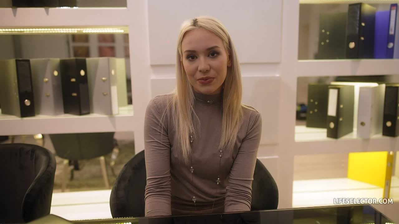 Lifeselector – Barbie Brill Naughty sneak around with 3 hot coworkers