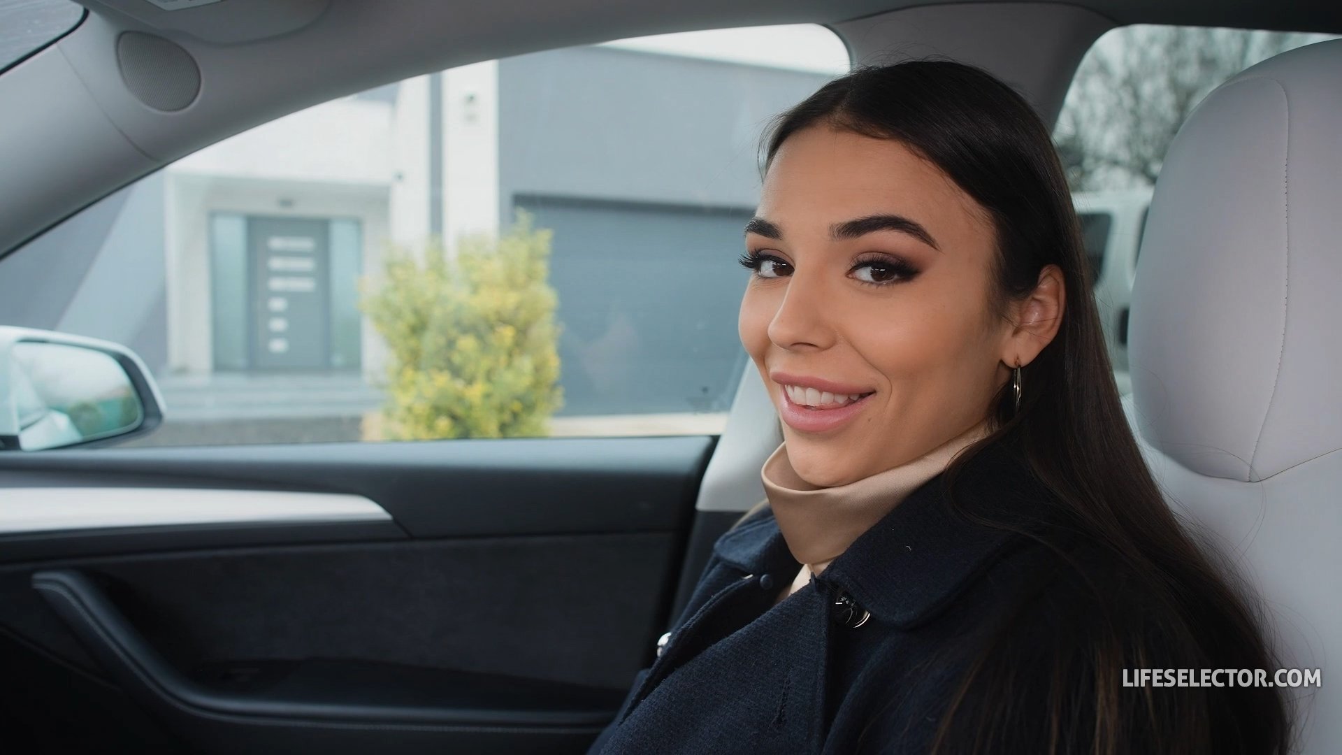 Lifeselector – Milan Cheek, Veronica Leal