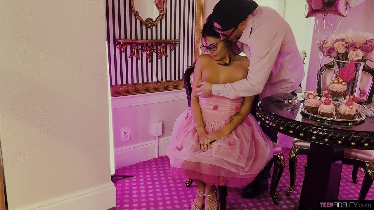 TeenFidelity – Kaia Martin