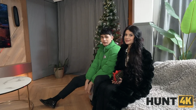 Hunt4K – Asandra Dewy small pussy gift
