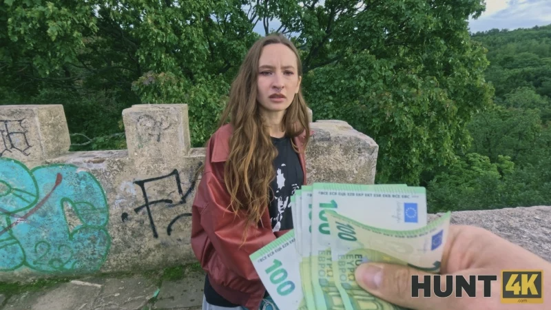 Hunt4K – Mari Moon clithanger